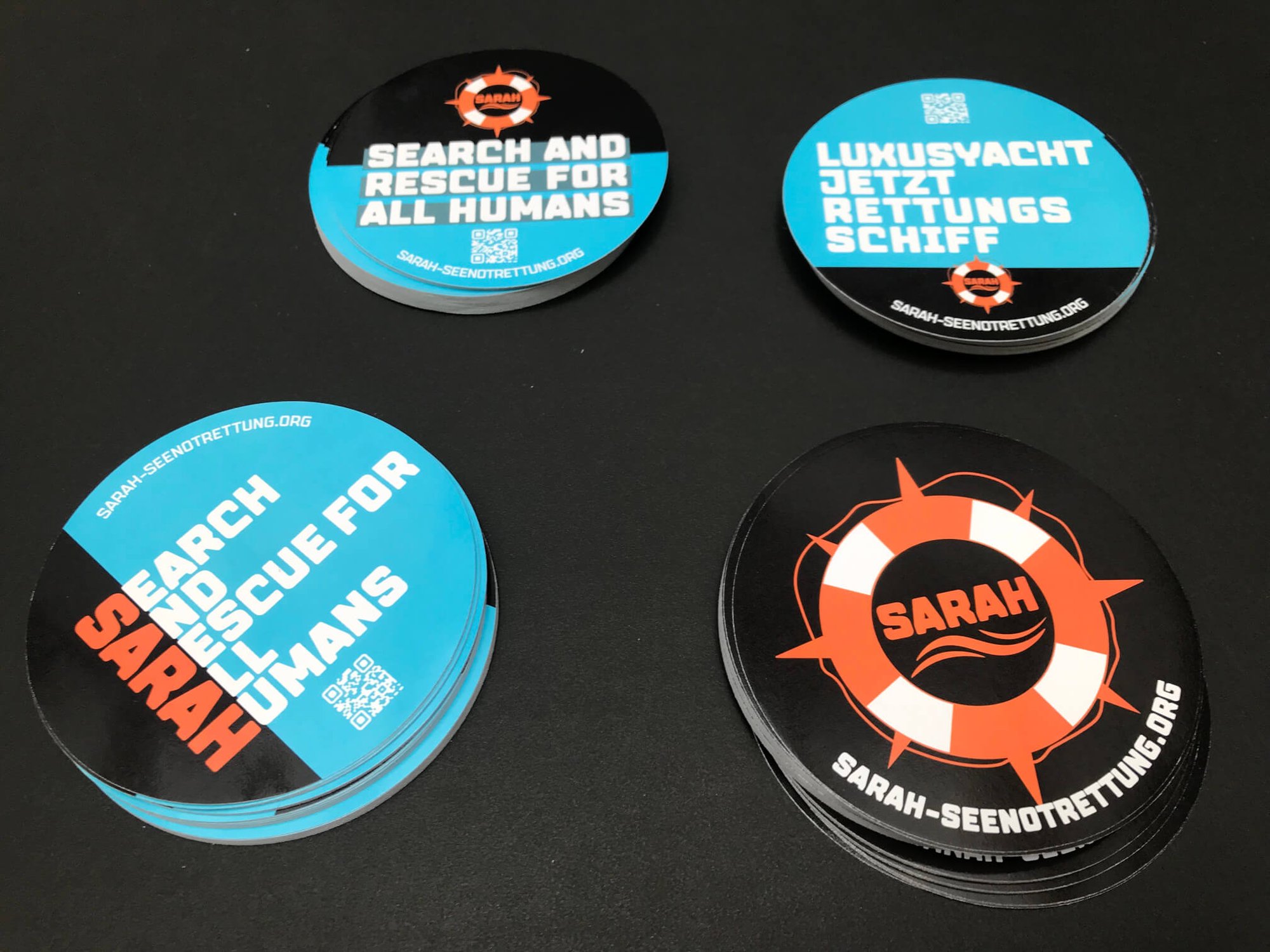 SARAH | Sticker rund, Ø 95 mm | 4/0-farbig 