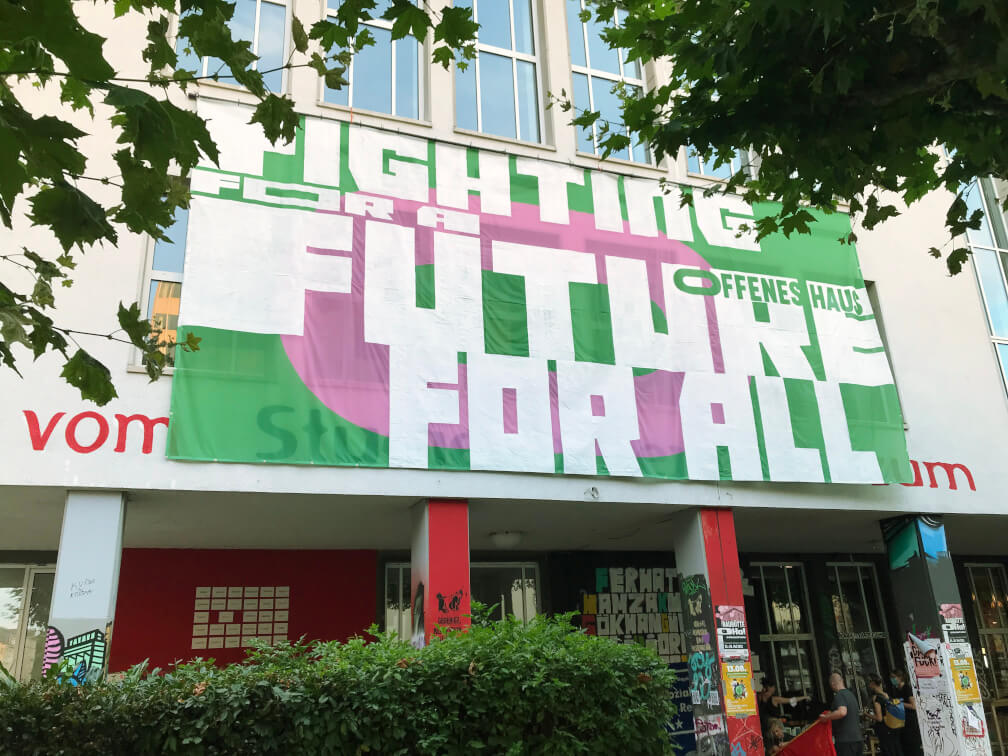 Offenes Haus | Fighting for a Future for All | Fassadenbanner
